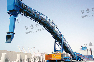 進(jìn)料裝置與裝船機垂直放置